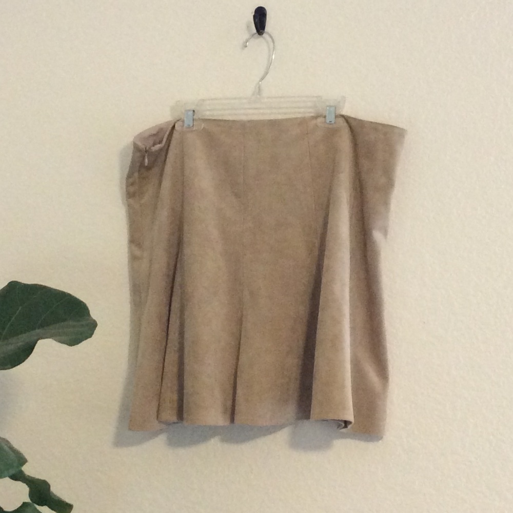 BCBGMAXAZRIA Tan Suede Skirt - Size L - Picture 2 of 3